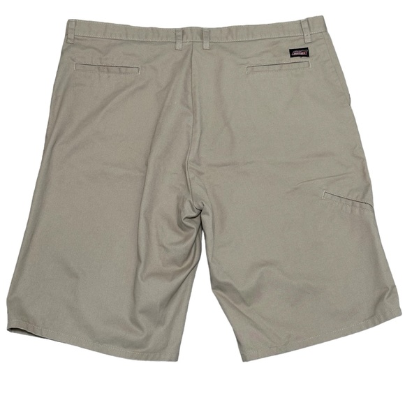 Men's Dickies 44 2XL XXL Shorts Khakis Chino Khaki Tan Phone Pocket Relaxed Fit - Picture 4 of 8